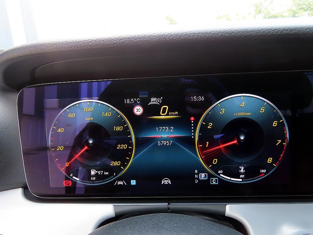 Mercedes Benz E class - Vista 9