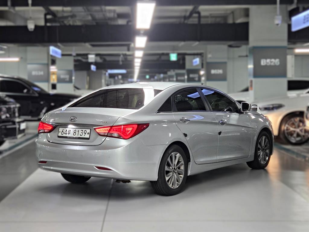 HYUNDAI Sonata - Vista 2