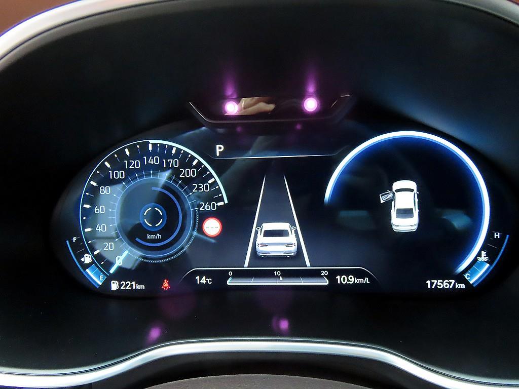 Genesis G80 - Vista 9