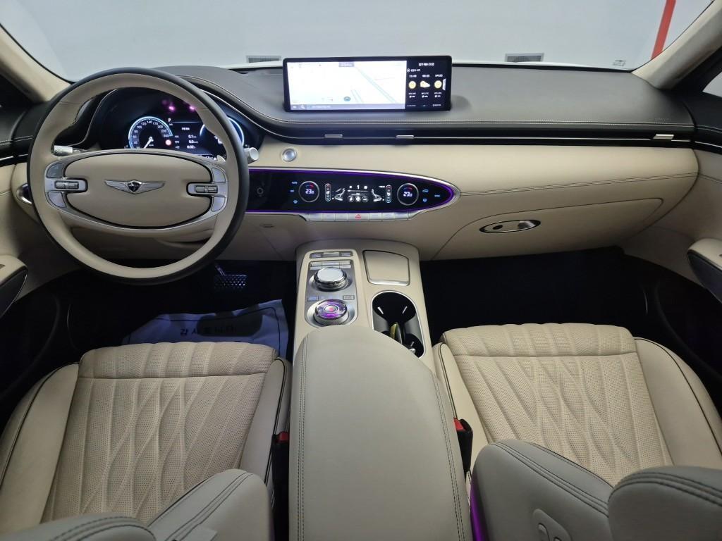 Genesis GV70 - Vista 6