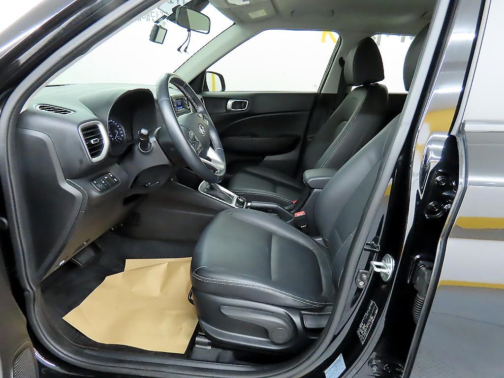 HYUNDAI Venue - Vista 5
