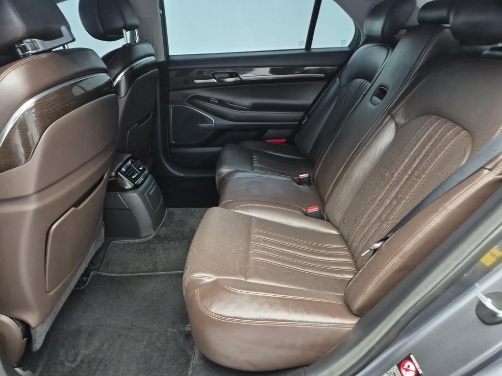 Genesis EQ900 - Vista 12