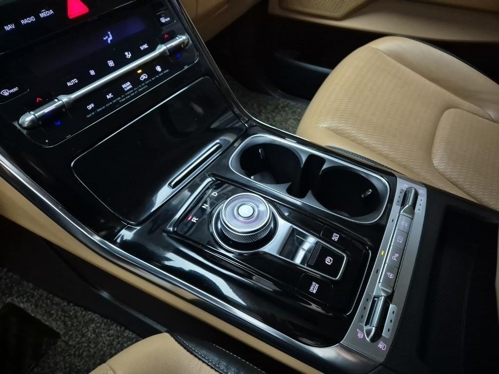 KIA Carnival - Vista 8