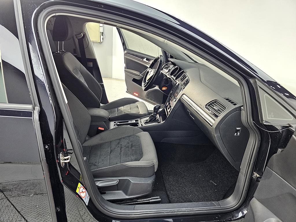 Volkswagen Golf - Vista 11