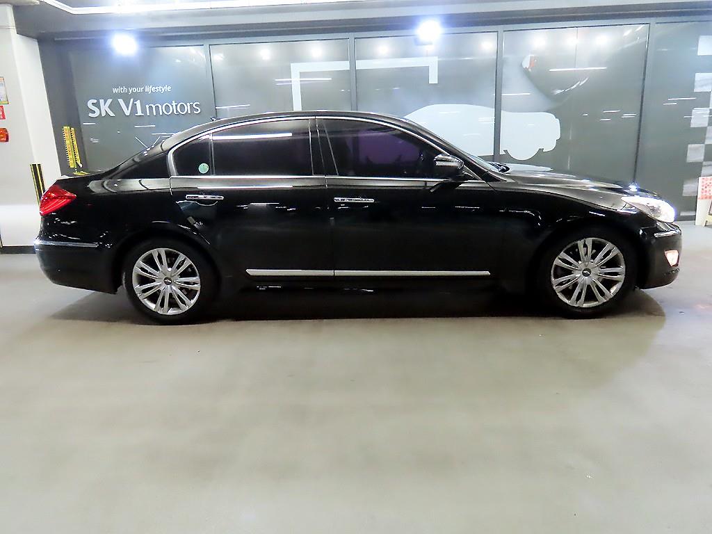 HYUNDAI Genesis - Vista 3