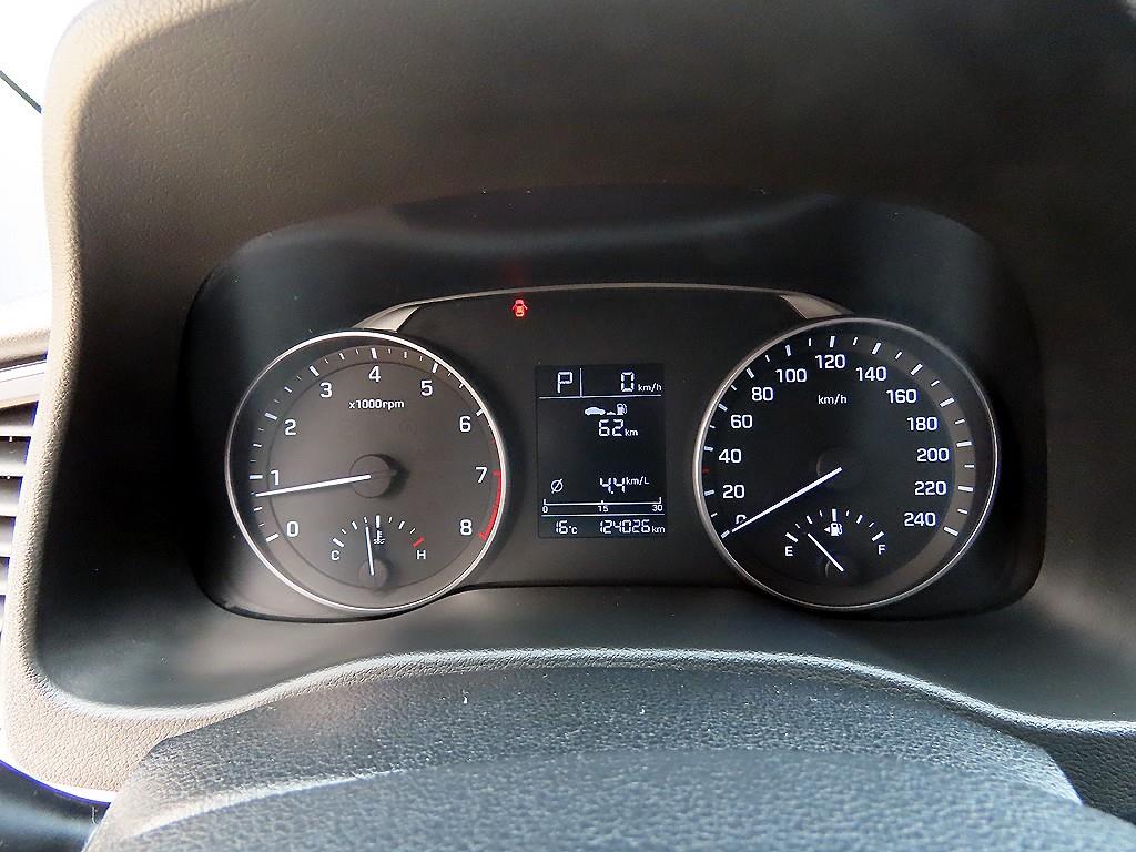 HYUNDAI Avante - Vista 9