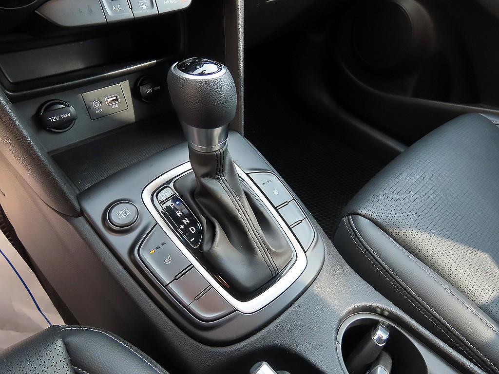 HYUNDAI Kona - Vista 10