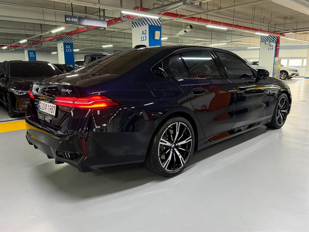 BMW 5 Series - Vista 5