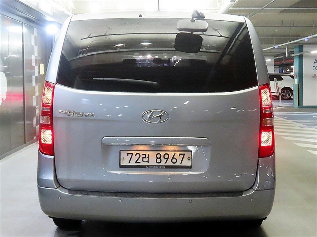 HYUNDAI Starex - Vista 5