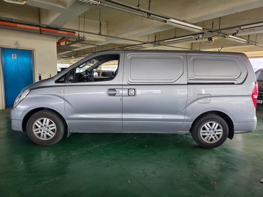 HYUNDAI Starex - Vista 3