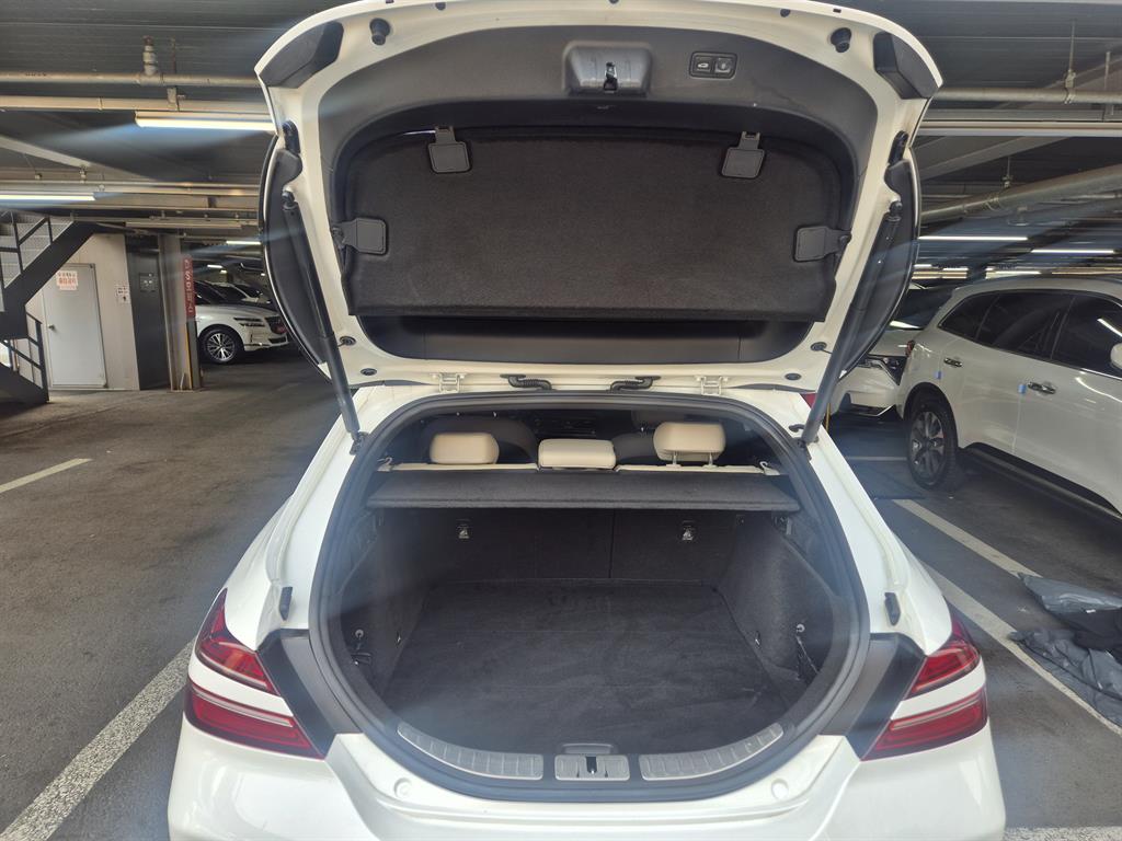 Genesis G70 - Vista 6