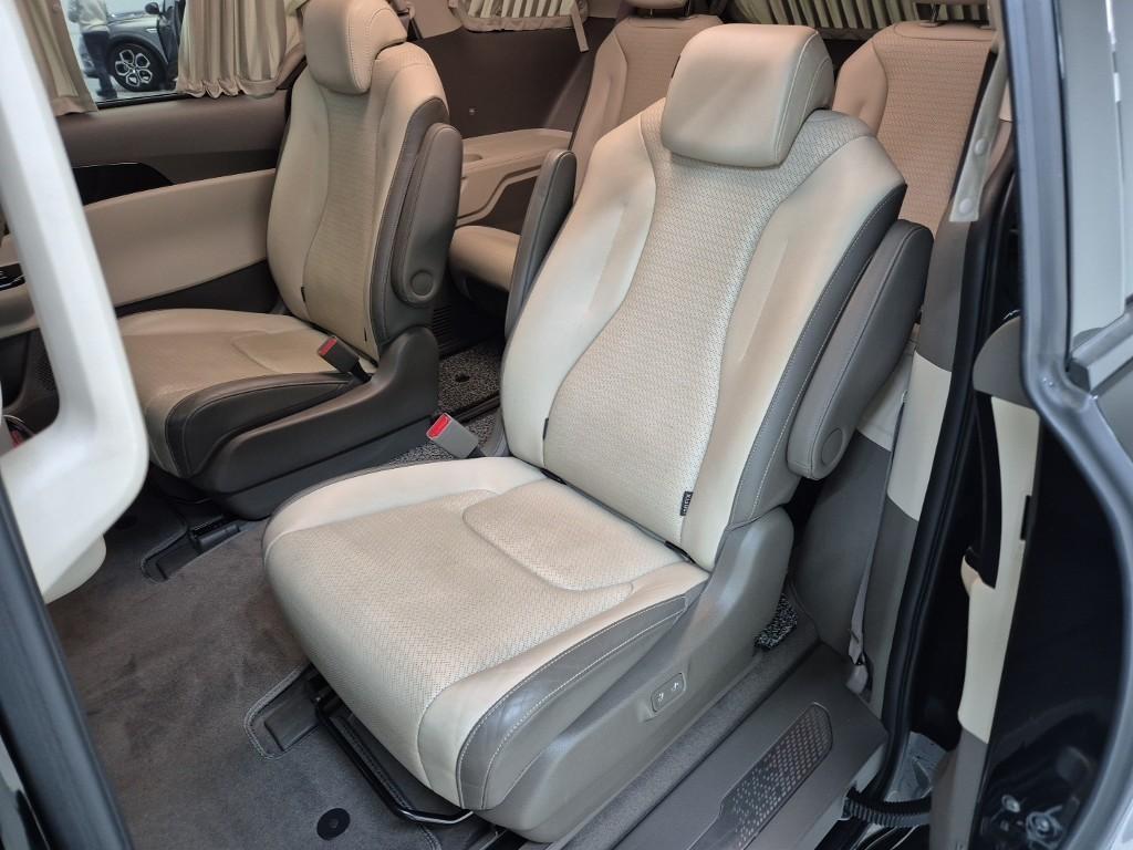 KIA Carnival - Vista 12