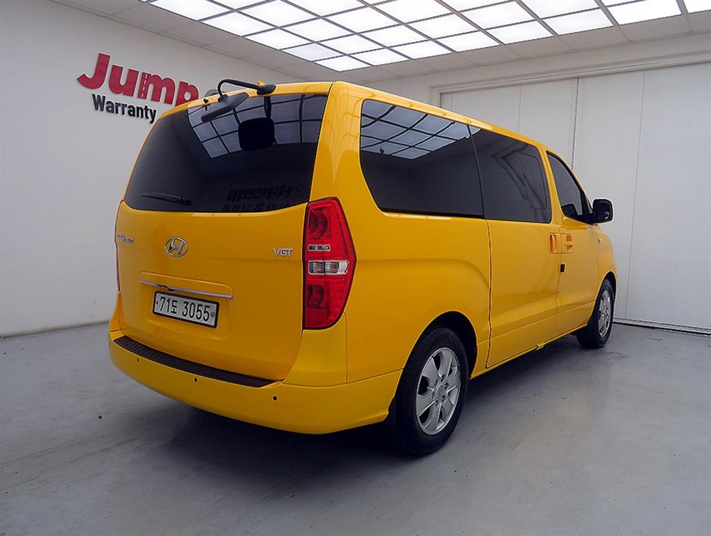 HYUNDAI Starex - Vista 4