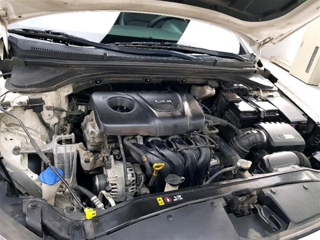 HYUNDAI Avante - Vista 6