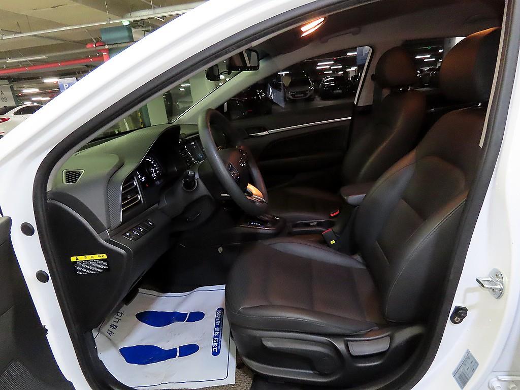 HYUNDAI Avante - Vista 6