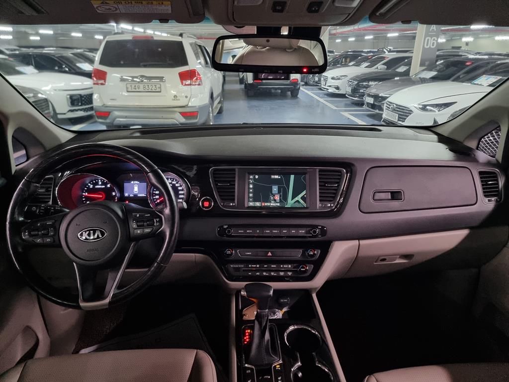 KIA Carnival - Vista 7