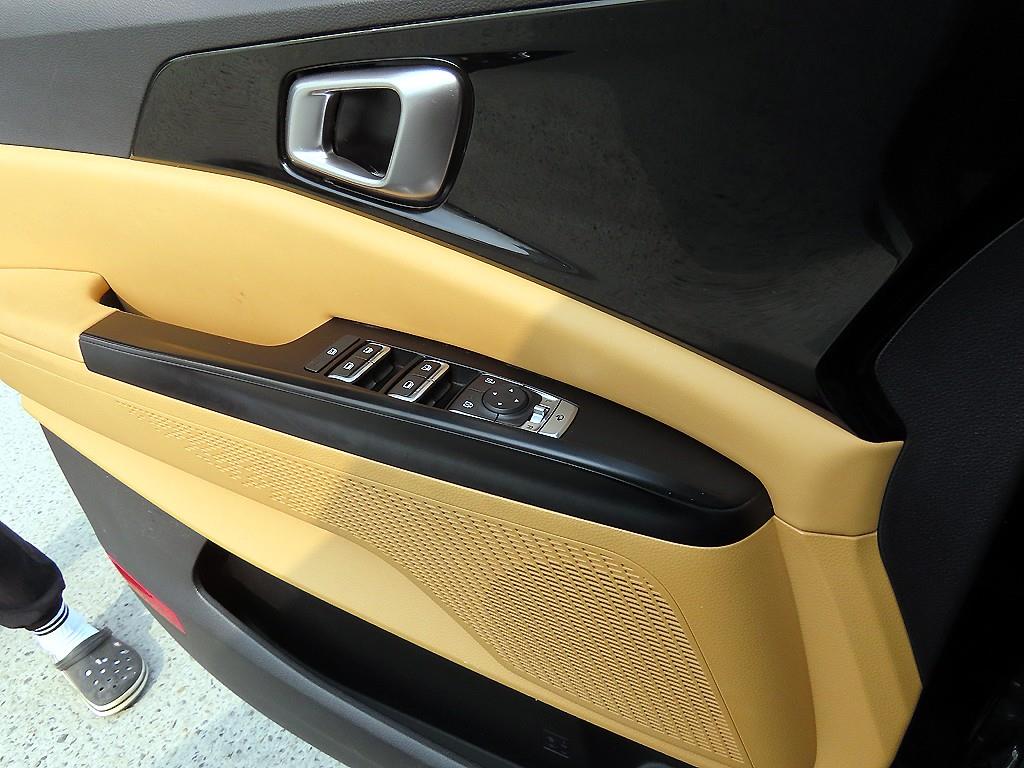 KIA Carnival - Vista 12