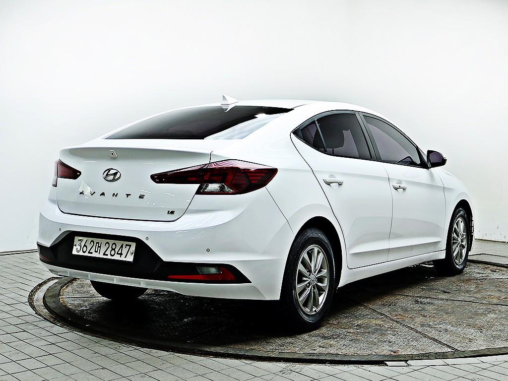 HYUNDAI Avante - Vista 7