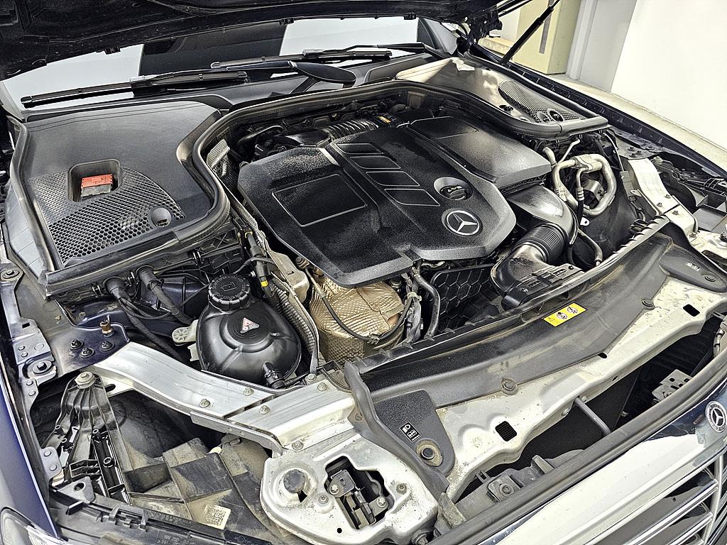 Mercedes Benz E class - Vista 6