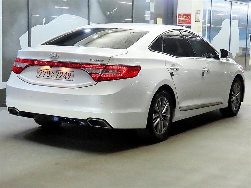 HYUNDAI Grandeur - Vista 4