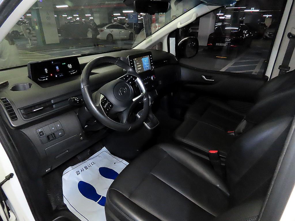 HYUNDAI Staria - Vista 10