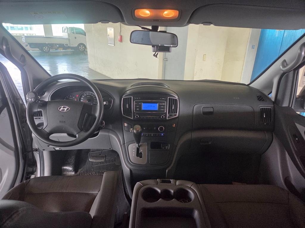 HYUNDAI Starex - Vista 9
