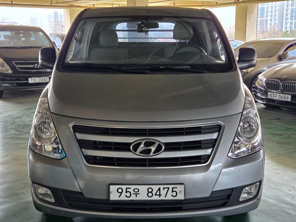 HYUNDAI Starex - Vista 2