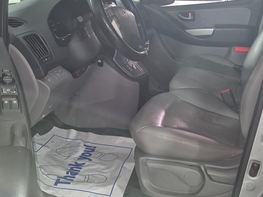 HYUNDAI Starex - Vista 8