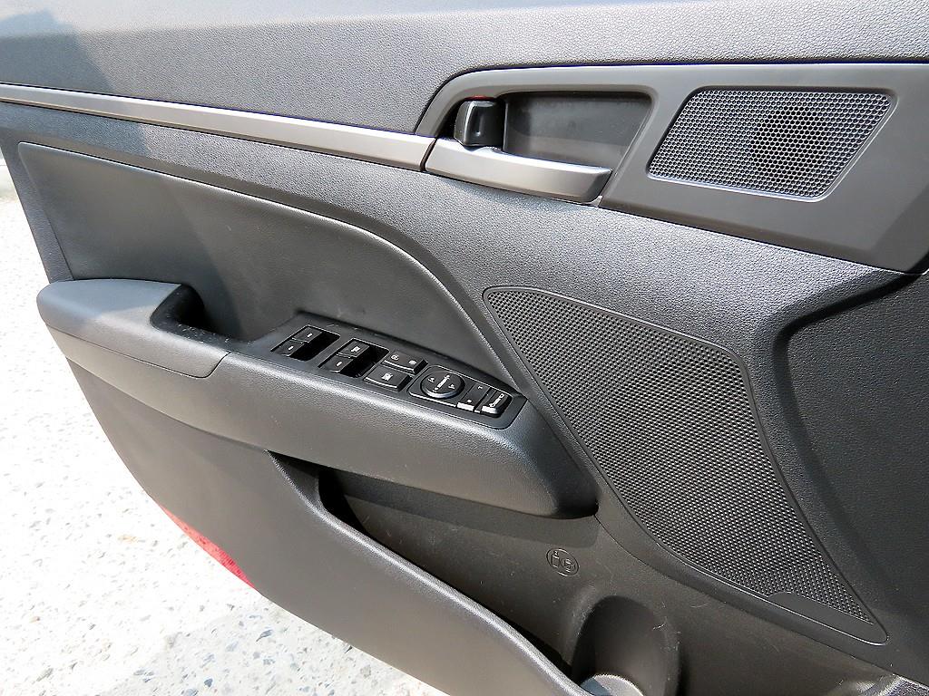 HYUNDAI Avante - Vista 11