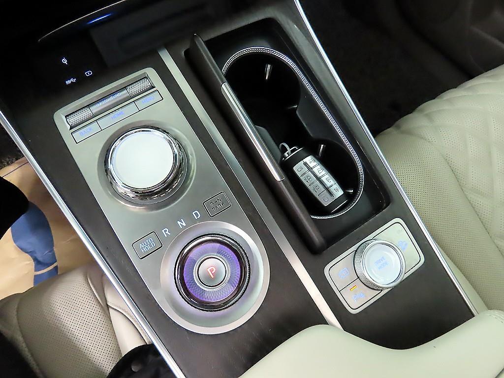 Genesis GV80 - Vista 9