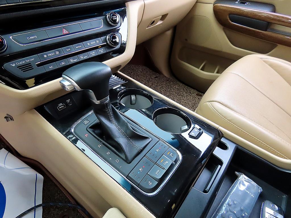 KIA Carnival - Vista 10