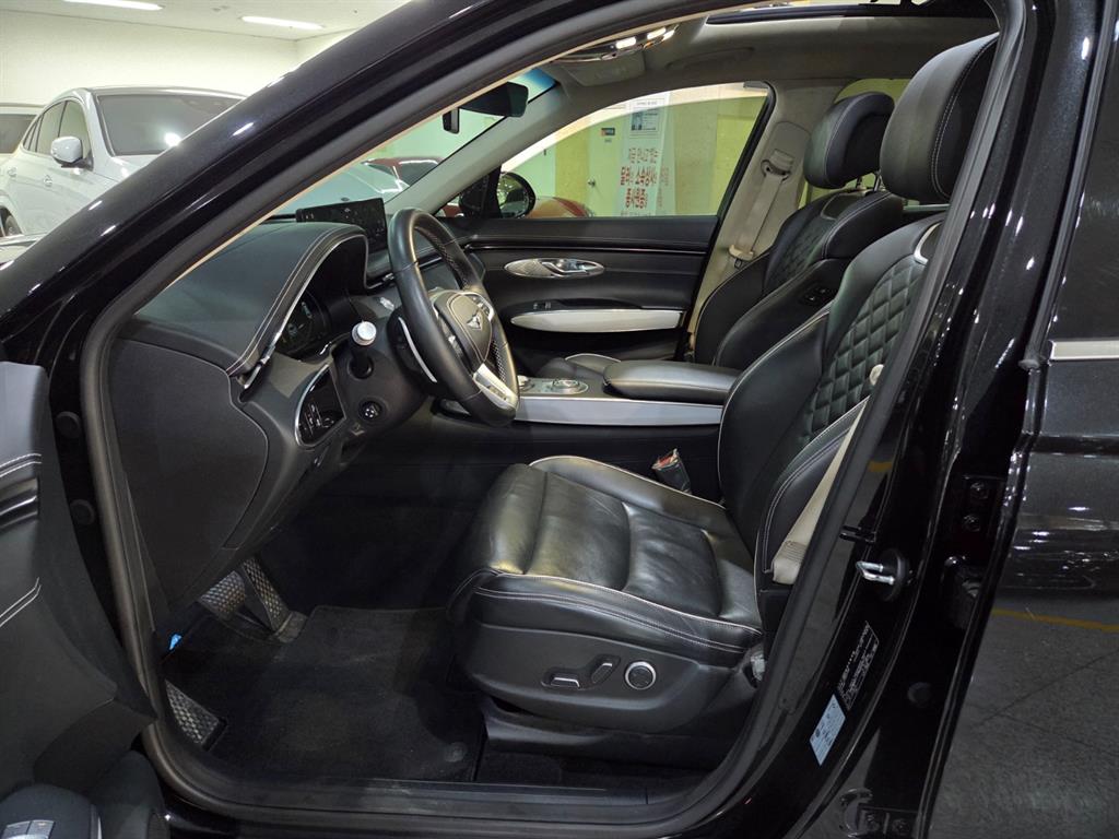 Genesis GV70 - Vista 6