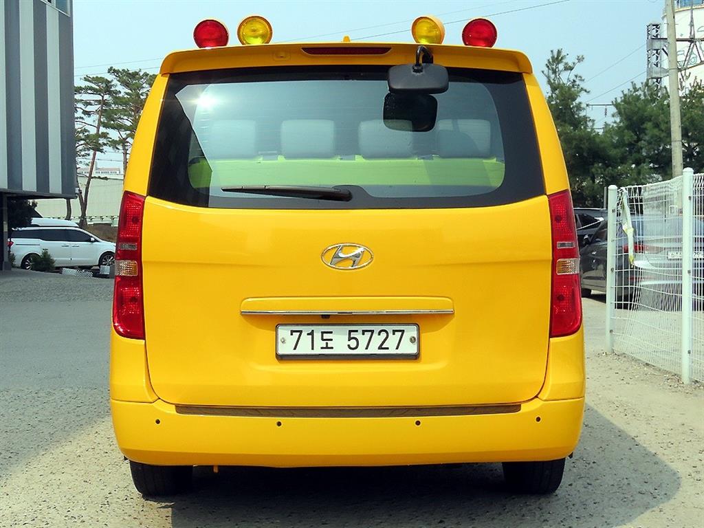 HYUNDAI Starex - Vista 4