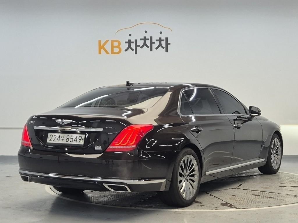 Genesis EQ900 - Vista 4