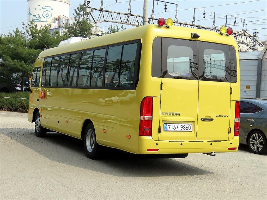 medium and large bus Hyundai bus - Vista 4