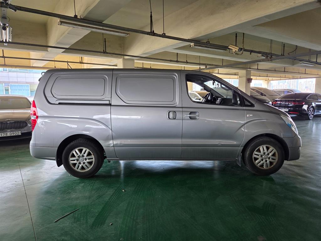 HYUNDAI Starex - Vista 5