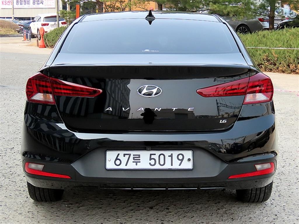 HYUNDAI Avante - Vista 4