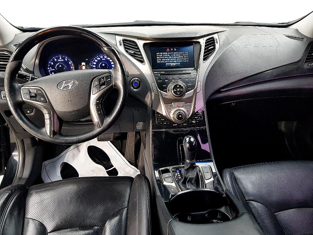 HYUNDAI Grandeur - Vista 5