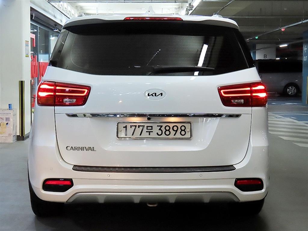 KIA Carnival - Vista 5