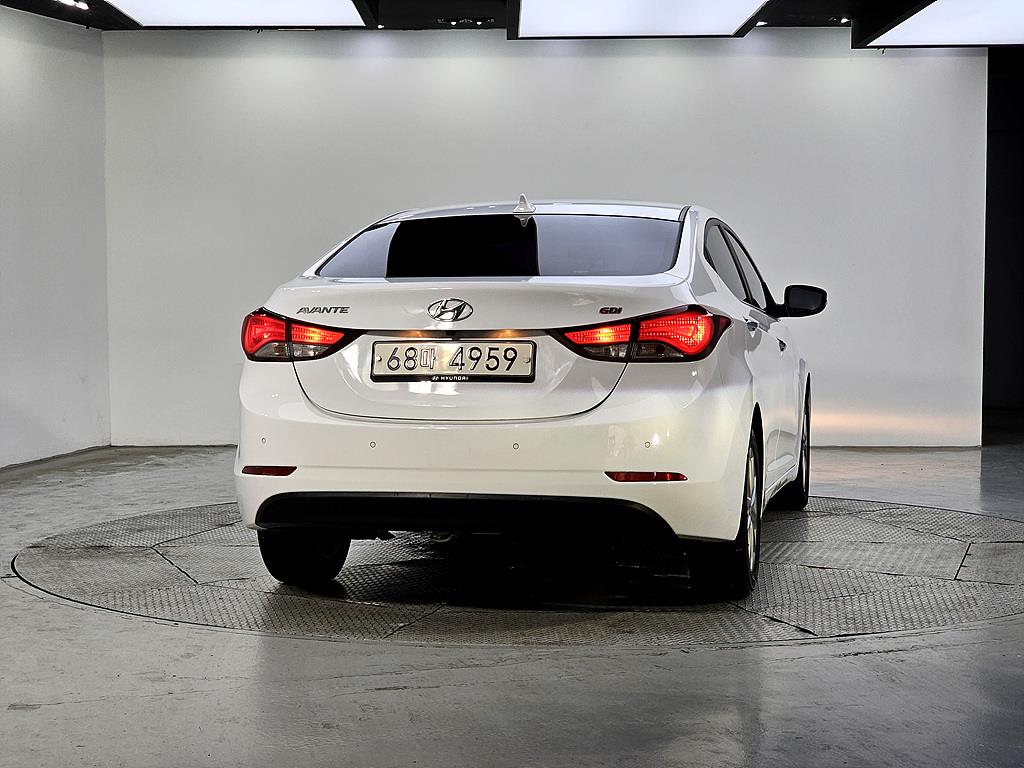 HYUNDAI Avante - Vista 4