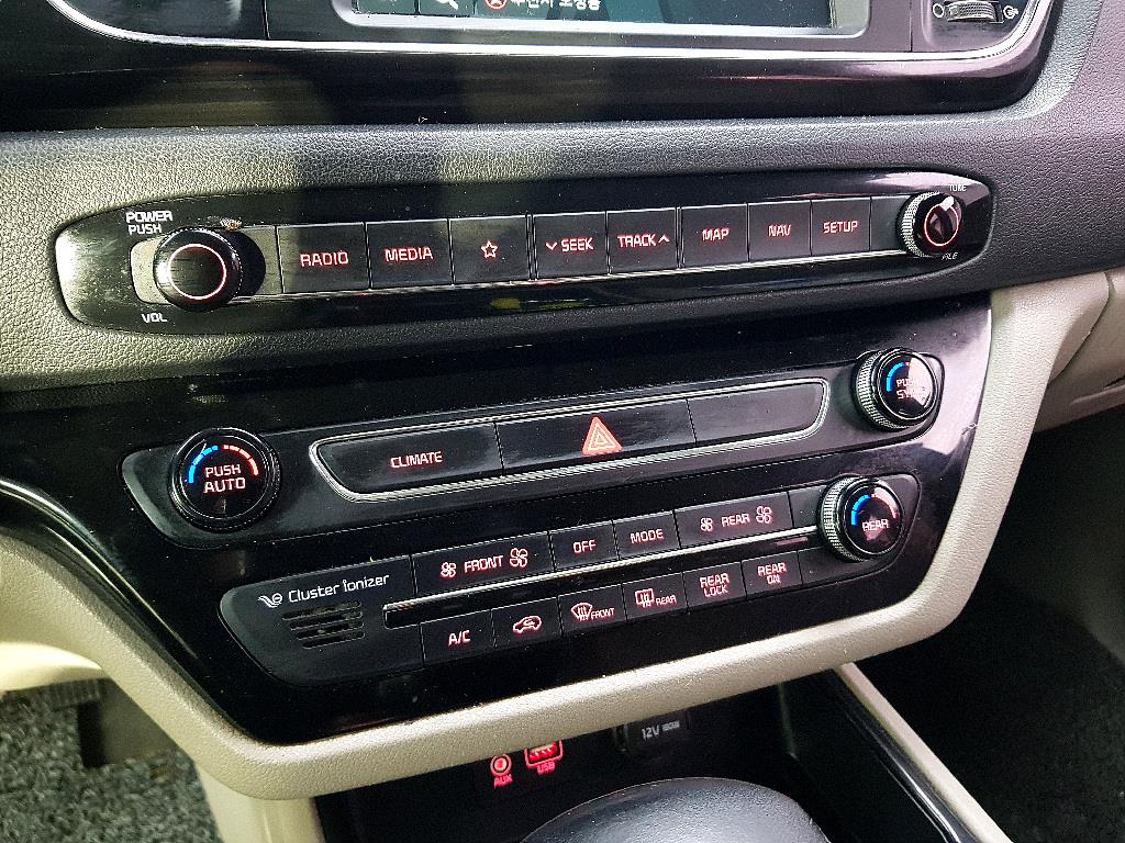 KIA Carnival - Vista 11