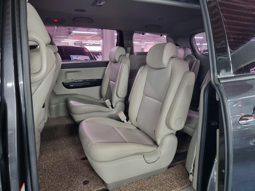 KIA Carnival - Vista 6