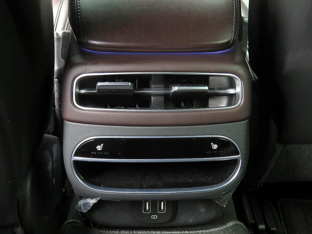 Genesis GV70 - Vista 10