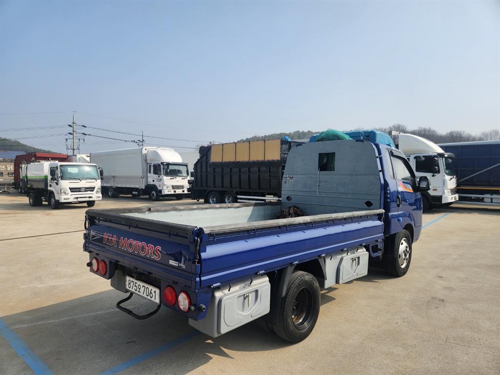 Small Truck Cargo (small) - Vista 4