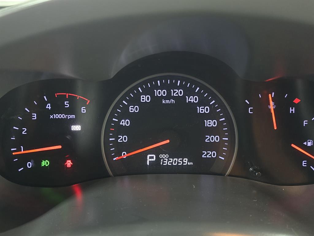 KIA Carnival - Vista 12