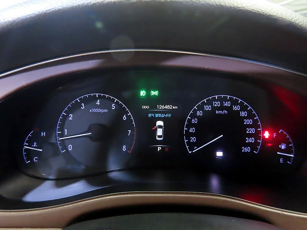 HYUNDAI Genesis - Vista 9