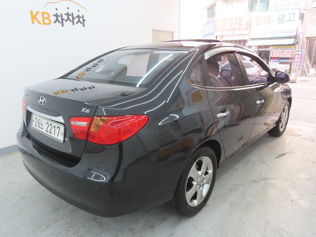 HYUNDAI Avante - Vista 3