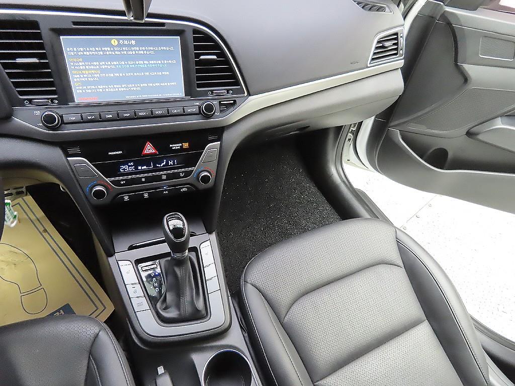 HYUNDAI Avante 2016 Blanco - Importación desde Corea - HF Imports Iquique - Foto 7