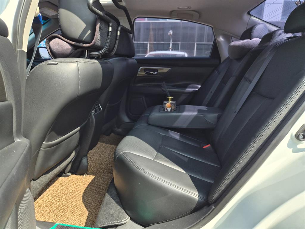 Nissan Altima - Vista 11