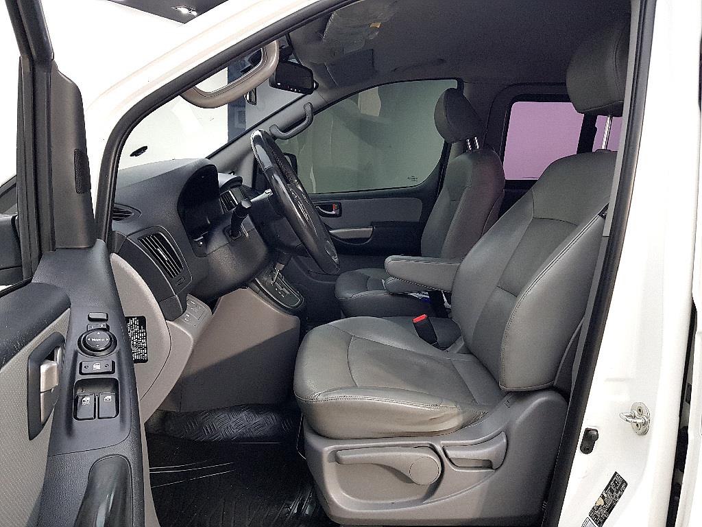 HYUNDAI Starex - Vista 8